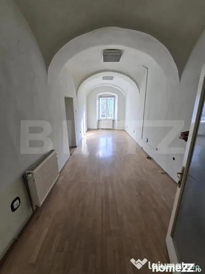 Spațiu comercial, de 223 mp, în Central