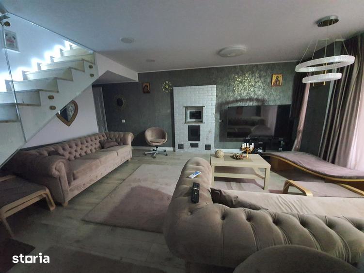Casă cu 9 camere cu Teren 622 Mp în Sud
