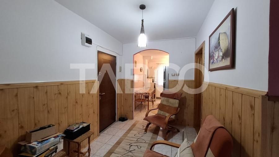 Apartament cu 3 camere decomandat, mobilat în Valea Aurie
