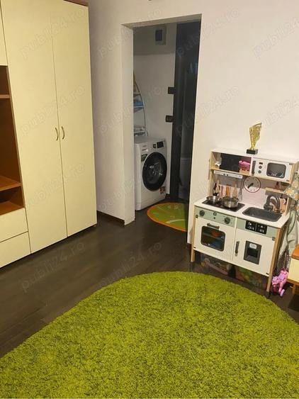 Apartament cu 3 camere semidecomandat în Central
