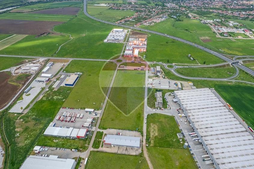 Teren de 11134 mp, în Sud