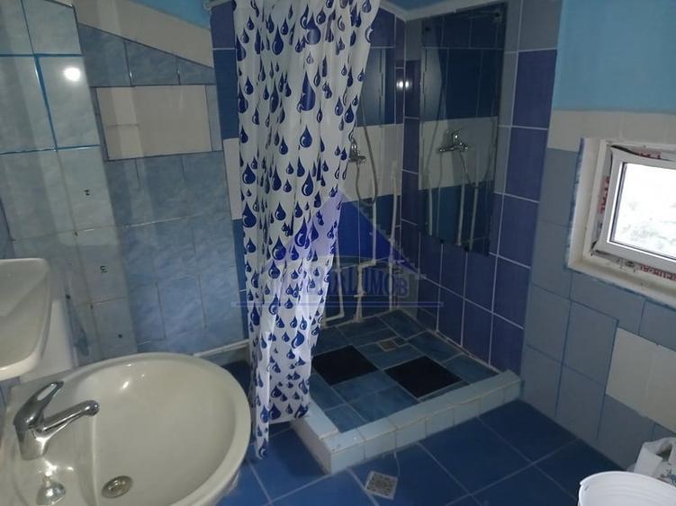 Casă individuală cu 6 camere cu Teren 2700 Mp în Nuci