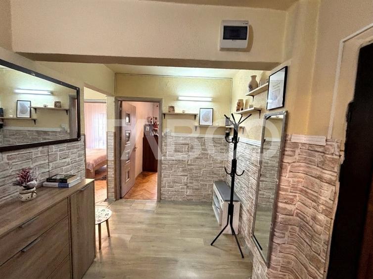 Apartament cu 3 camere decomandat, mobilat în Valea Aurie