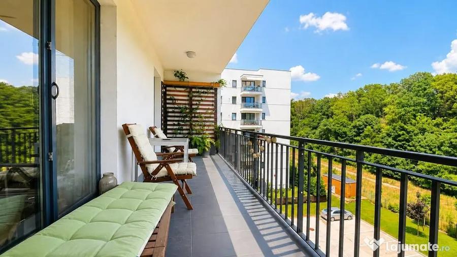 Apartament cu 4 camere semidecomandat în Sud