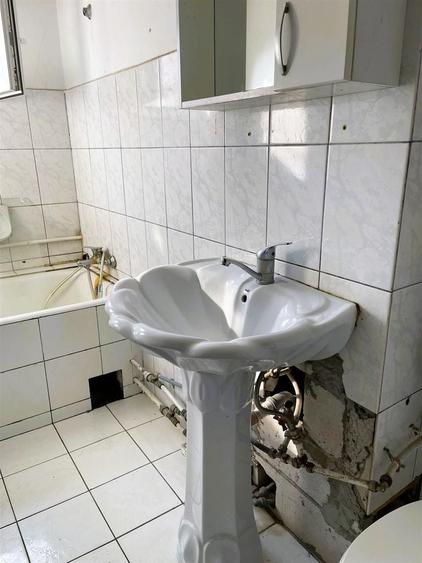 Apartament cu 3 camere semidecomandat în Valenta