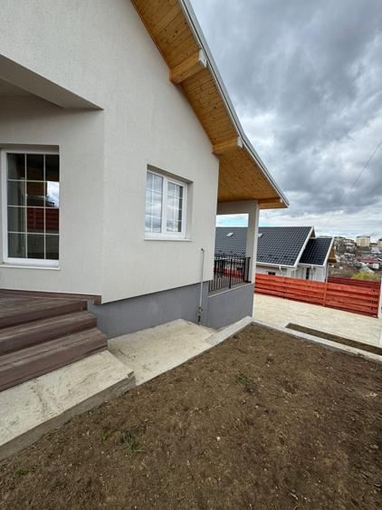 Casă individuală cu 4 camere cu Canalizare în Valea Adâncă