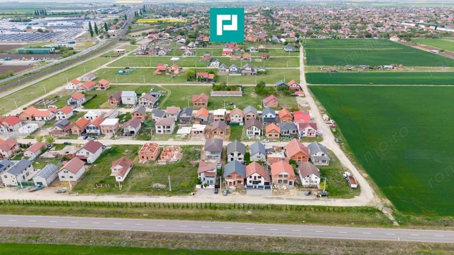 Casă cu 5 camere cu Teren 250 Mp în Est
