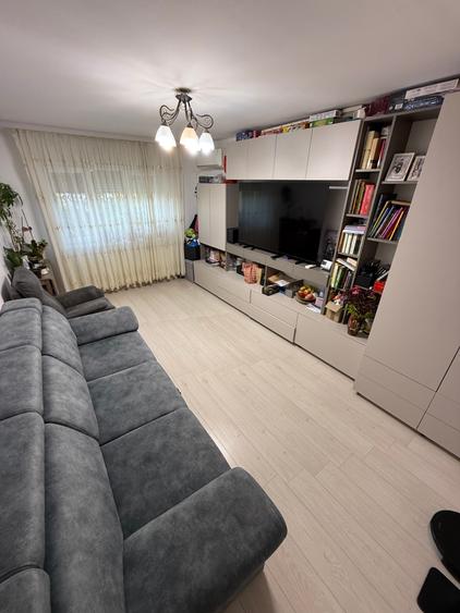 Apartament cu 3 camere decomandat în Valea Rosie