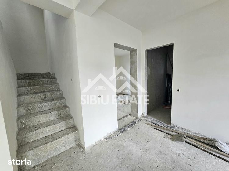 Casă cu 5 camere cu Teren 370 Mp în Șura Mică