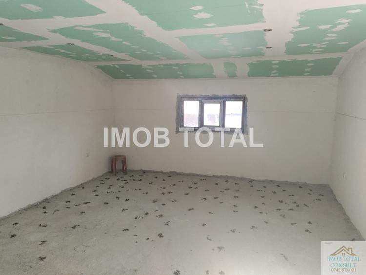 Casă individuală cu 3 camere cu Canalizare în Prundu
