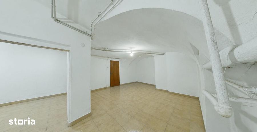 Apartament cu 8 camere în Central