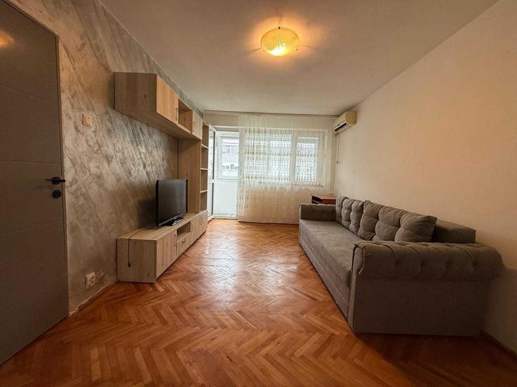 Apartament cu 3 camere decomandat în Basarabia