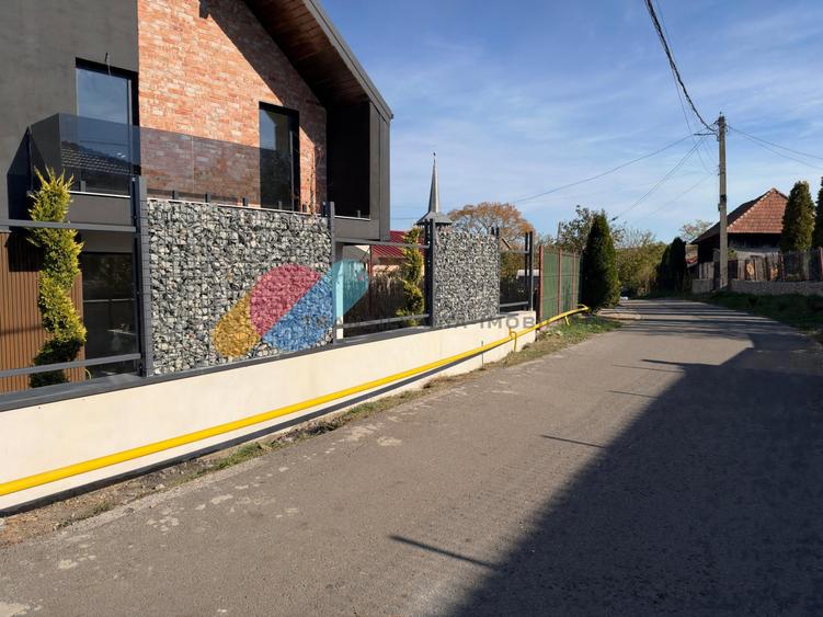 Casă individuală cu 4 camere cu Canalizare în Tureni