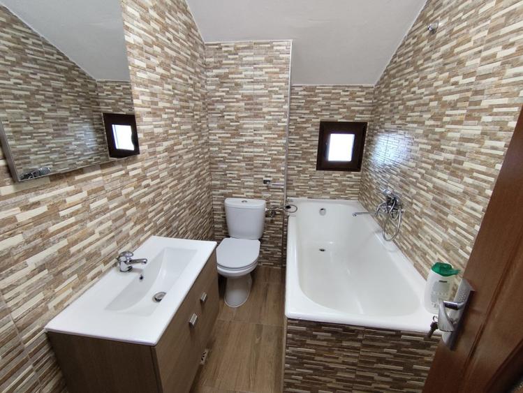 Casă individuală cu 4 camere cu Teren 330 Mp în Micești
