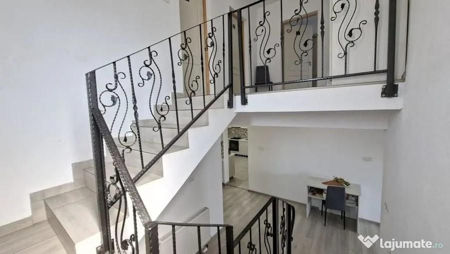 Casă cu 7 camere cu Teren 1200 Mp în Budeasa