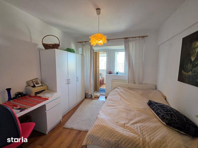 Apartament cu 3 camere semidecomandat în Vatra Luminoasă