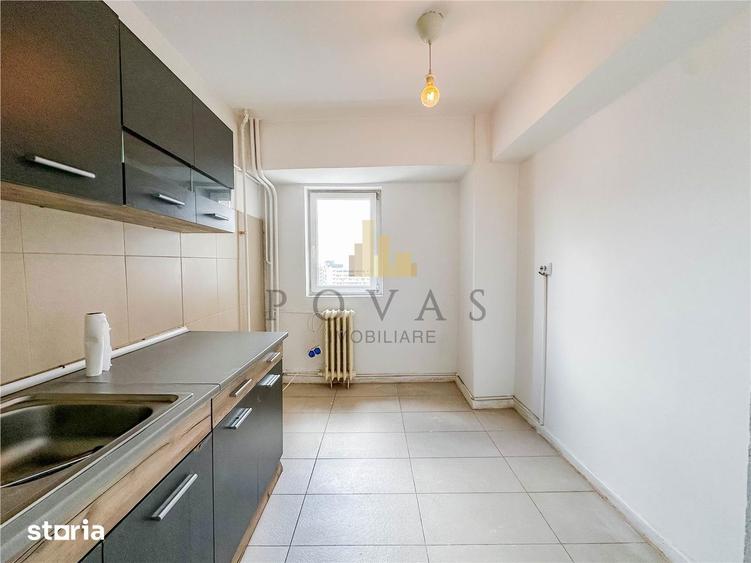 Apartament cu 3 camere decomandat în Obor