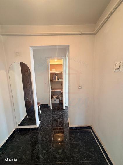 Apartament cu 4 camere în Micro 13