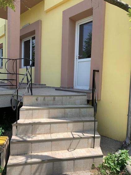 Casă individuală cu 15 camere cu Canalizare în Theodor Pallady