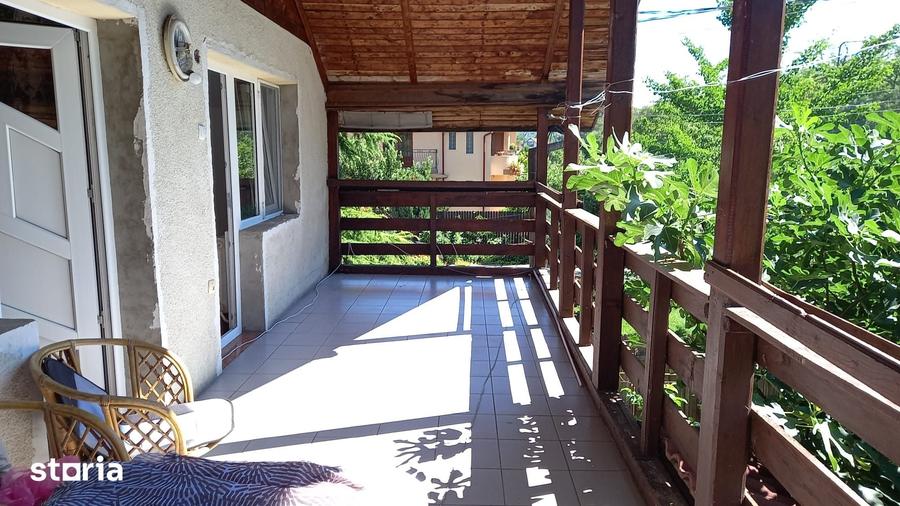 Casă cu 4 camere cu Teren 600 Mp în Ostroveni