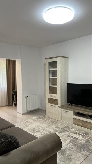 Apartament cu 2 camere decomandat în Roșu
