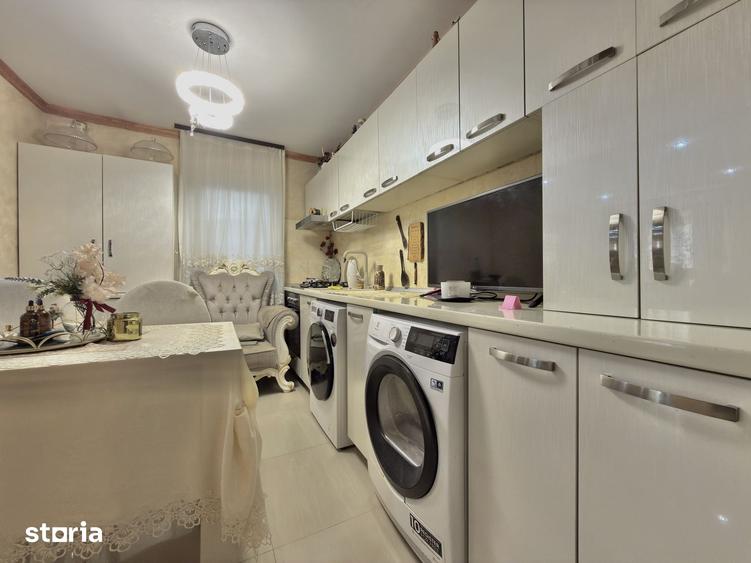 Casă cu 5 camere cu Teren 240 Mp în Central