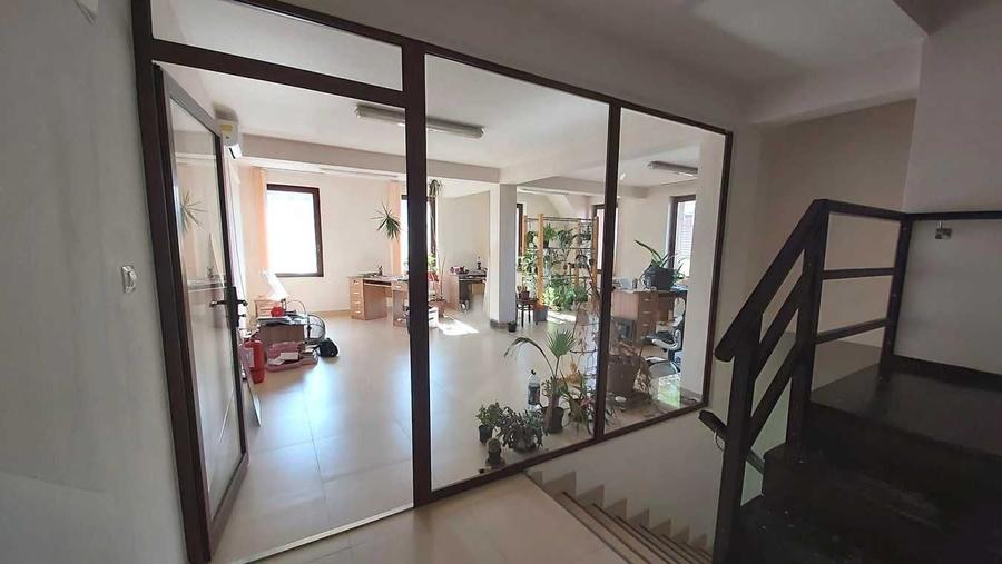 Casă cu 4 camere cu Teren 370 Mp în Central