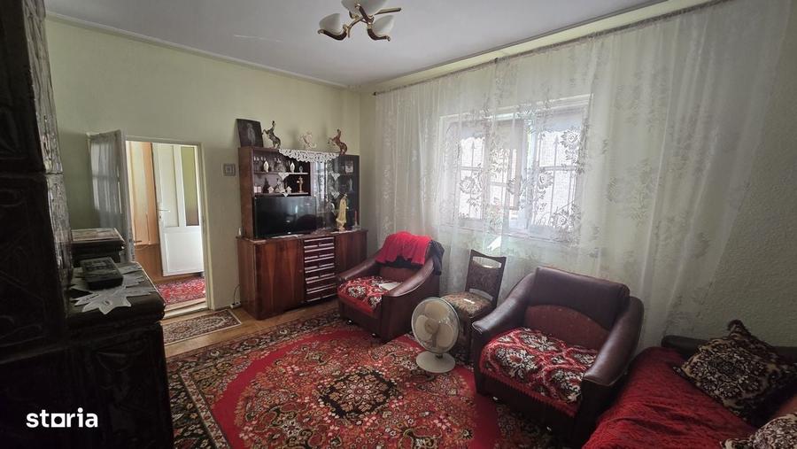 Vand casa caramida si teren 740 mp in Roman - 3