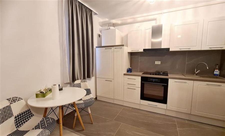 Apartament cu 2 camere semidecomandat în Moșnița Nouă