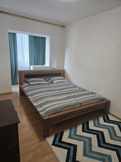 Apartament cu 3 camere decomandat în Medicină