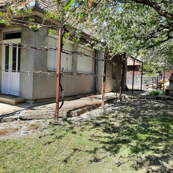 Casă cu 3 camere cu Teren 1350 Mp în Central