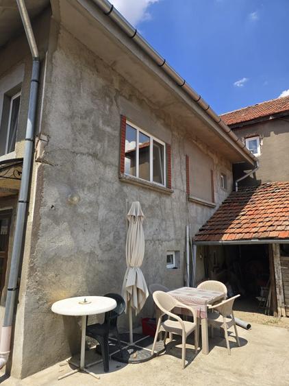 Casă cu 2 camere în Central