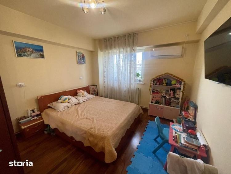 Apartament cu 4 camere decomandat în Central