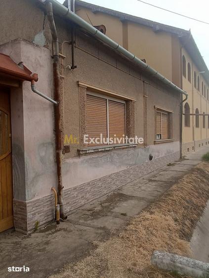 Casă cu 4 camere cu Teren 1802 Mp în Central