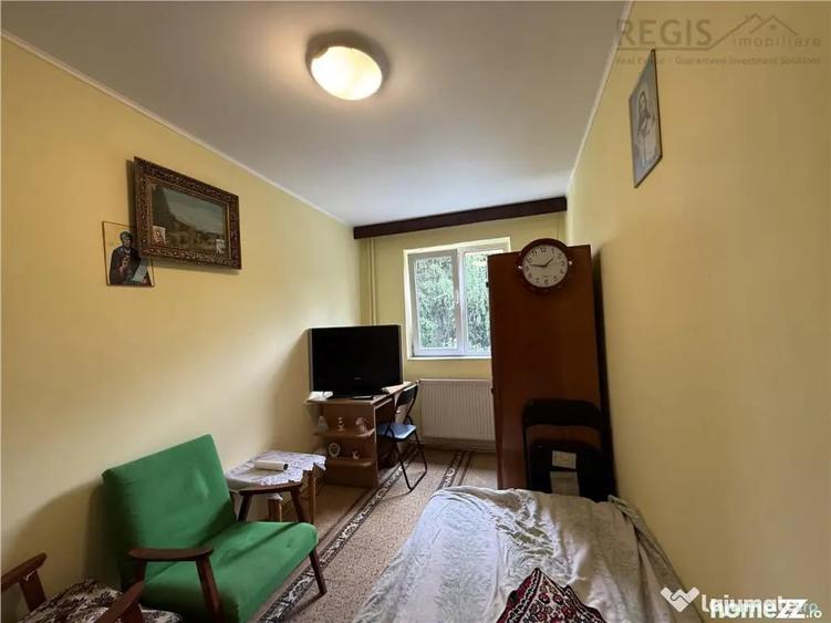 Apartament cu 3 camere semidecomandat în Astra