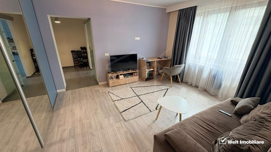 Apartament cu 2 camere semidecomandat, mobilat în Central