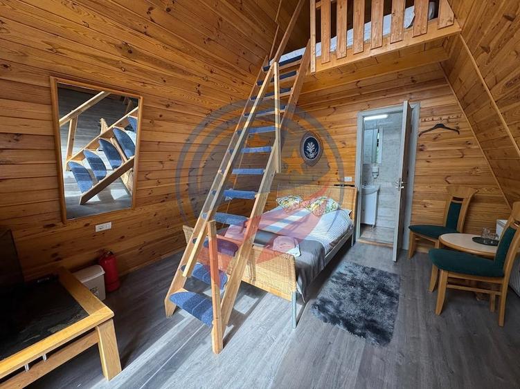 Casă cu 8 camere cu Teren 5574 Mp în Periferie