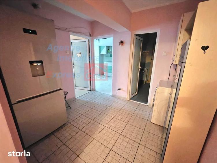 Apartament cu 3 camere decomandat, mobilat în Ultracentral