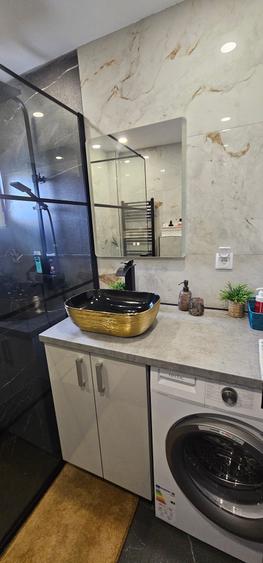 Apartament cu 3 camere decomandat, mobilat în Central