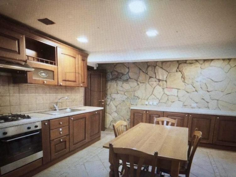 Apartament cu 5 camere în P-ța Dorobanți