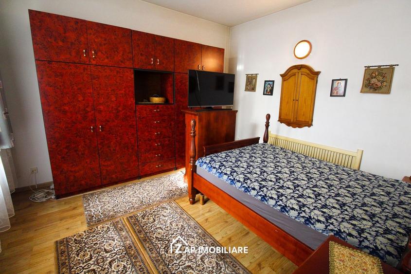 Casă individuală cu 7 camere cu Canalizare în Unirii