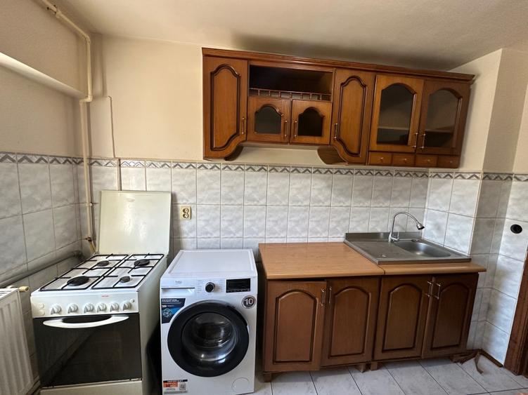 Apartament cu 2 camere decomandat în Far