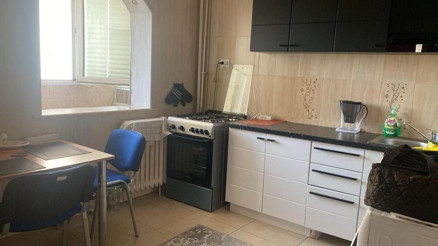 Apartament cu 3 camere decomandat în Giurgiului
