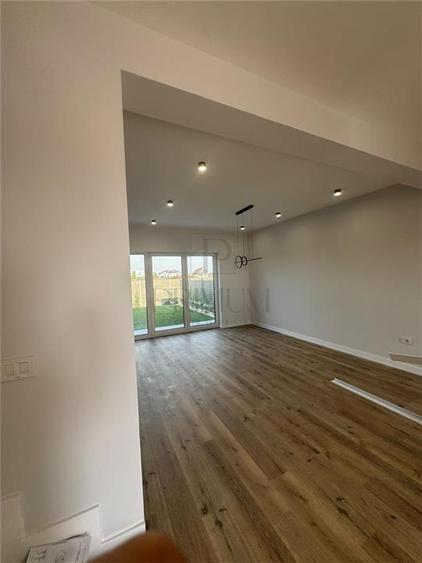 Duplex cu 4 camere cu Canalizare în Moșnița Nouă