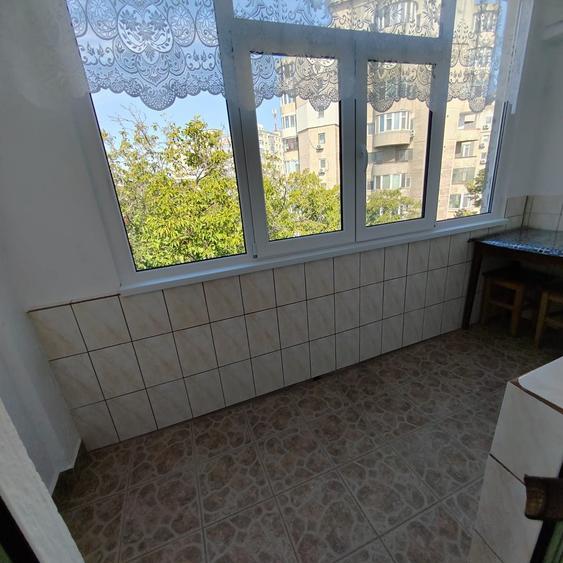 Apartament cu 3 camere decomandat în Casa de Cultură