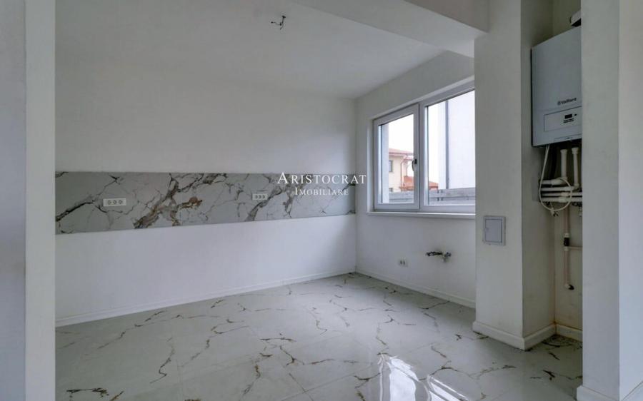 Casă cu 5 camere cu Teren 627 Mp în Ostratu