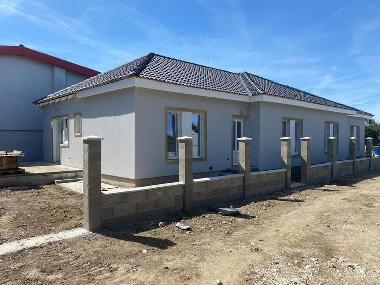 Casă cu 3 camere în Utvin