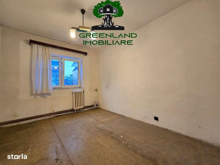 Apartament cu 3 camere decomandat în Nicolina