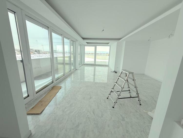 Apartament cu 4 camere decomandat în Metalurgiei