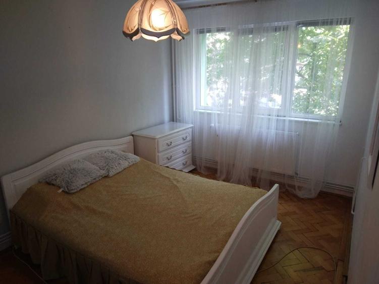 Apartament cu 3 camere decomandat în Torontalului